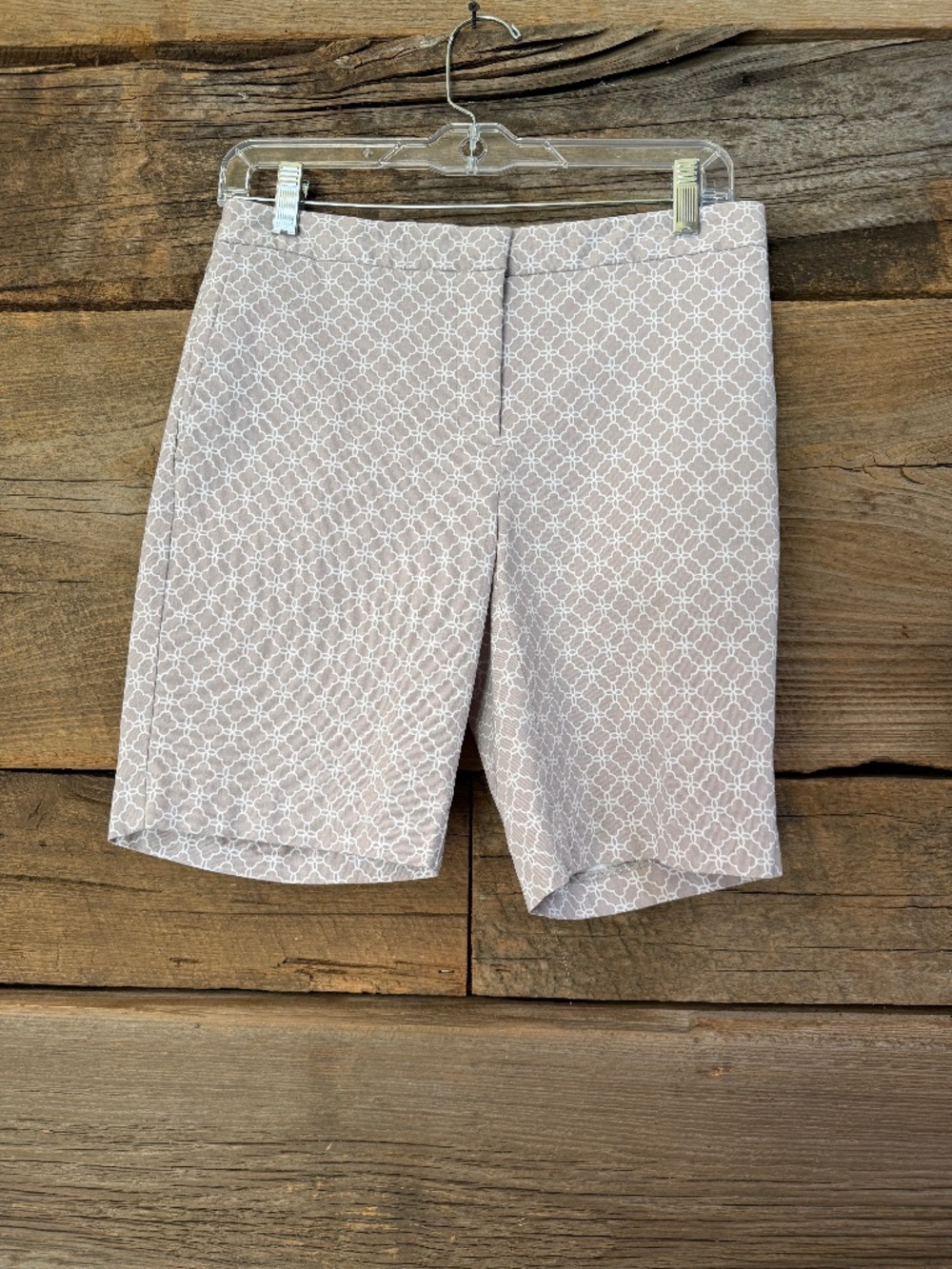 Mario Serrani Italy comfort stretch shorts, light gray geometric pattern, size 6